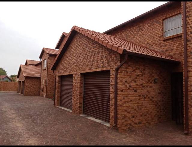 2 BEDROOM PROPERTY TO RENT IN GROENEWEIDE